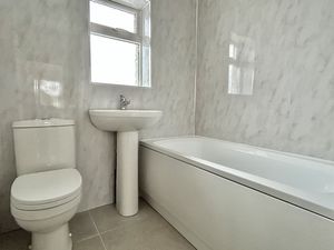 Family Bathroom- click for photo gallery